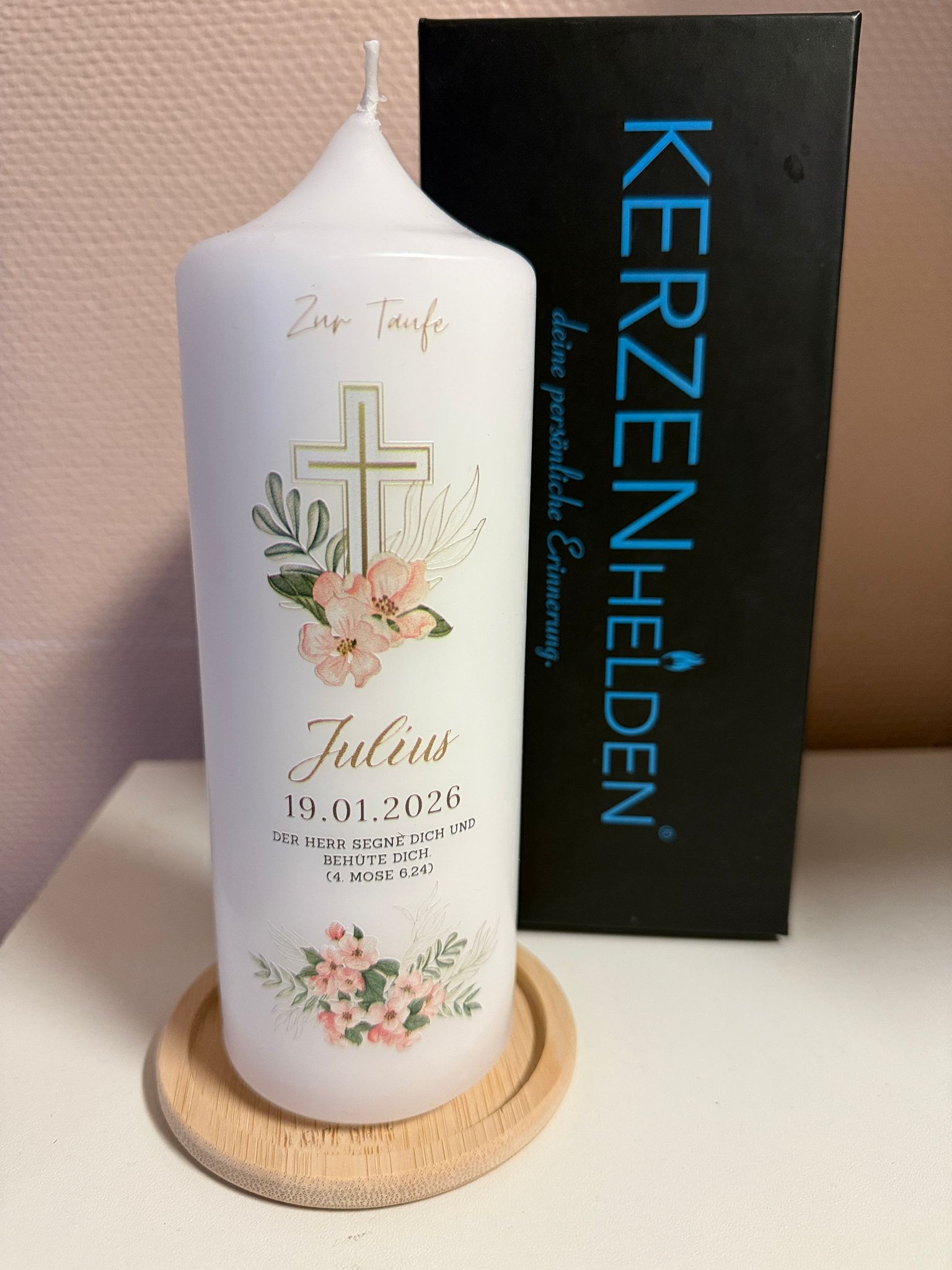 Taufkerze selber gestalten – persönliche Erinnerungen für einen besonderen Tag - Kerzenhelden